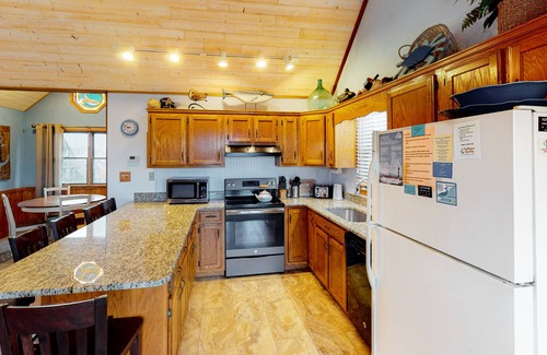 Waves House | Dog-Friendly House w/Private W/D, Private Hot Tub, Free WiFi
