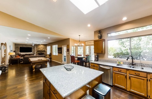 Paradise Park Vista House | Dog-friendly house with private pool, WiFi, firepit, central AC & washer/dryer