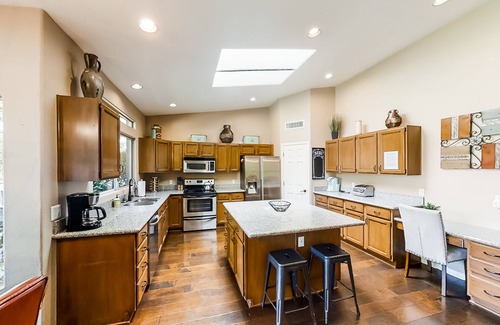Paradise Park Vista House | Dog-friendly house with private pool, WiFi, firepit, central AC & washer/dryer