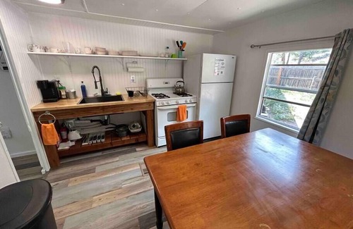 Coal Creek Canyon Cabin | Dog-friendly John C Frémont Lodge on Coal Creek - Boulder/Golden
