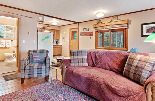 Land O Lakes Cottage | Dog-Friendly Lakefront Cottage w/ Dock, Kayaks, Canoe, and Snowshoes
