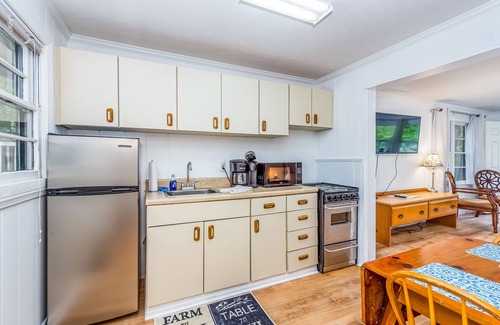 Flat Rock Condo | Dog-friendly lakefront condos with pool, canoes, & WiFi - in a perfect location