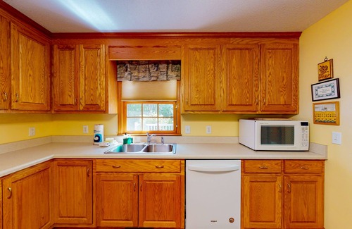 Leesville House | Dog-friendly, lakefront home w/a private dock, furnished deck, & free WiFi