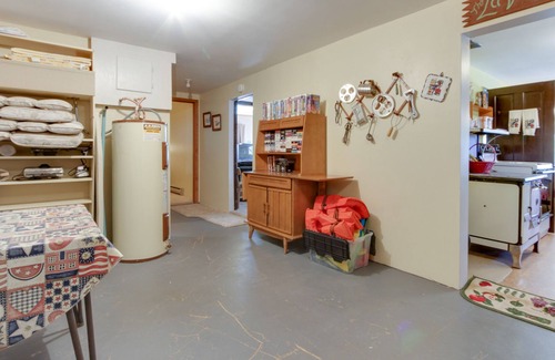 Hayden Lake Cabin | Dog-friendly lakefront cabin with water-view deck, gas grill, & private dock