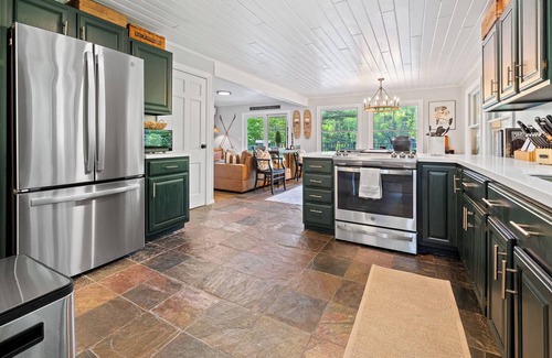 Newbury Cabin | Dog Friendly Lakefront Lodge with Private Beach