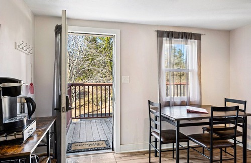 Sturgeon Bay Apartment | Dog-Friendly Loft w/Boat Parking, Private Deck & Walkable to Shops!