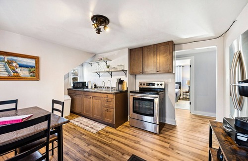 Sturgeon Bay Apartment | Dog-Friendly Loft w/Boat Parking, Private Deck & Walkable to Shops!