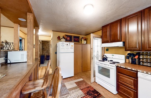 Yachats House | Dog-friendly, mid-century home w/hot tub close to beach