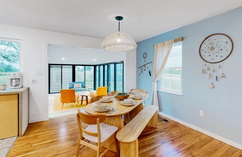 Eureka Springs House | Dog-friendly modern ranch home near Eureka Springs with firepit, patio & W/D