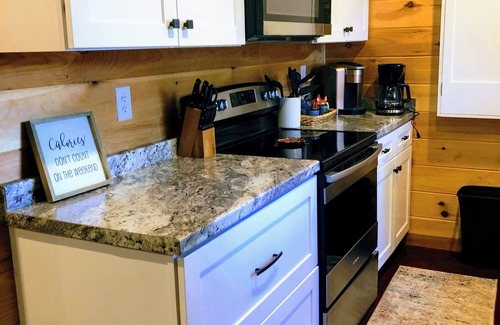 Scaly Mountain Cabin | Dog-friendly, Mountain views, Starlink internet, 8.5 miles to Highlands