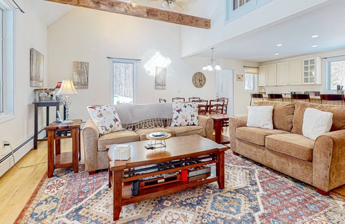 Cavendish House | Dog-friendly mountain-view home with private 7-person hot tub, fireplace, & deck