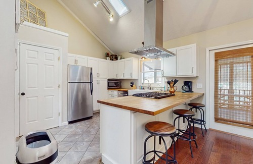 Sylva House | Dog-friendly mountain home with firepit, porch & Ping-Pong - near downtown & WCU
