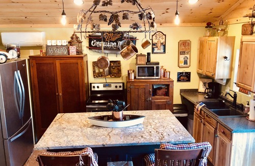 Lake Lure House | Dog Friendly. Mountain Views. Tiki Bar. High speed internet.no pet fee.