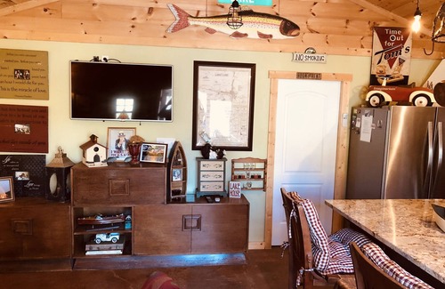Lake Lure House | Dog Friendly. Mountain Views. Tiki Bar. High speed internet.no pet fee.