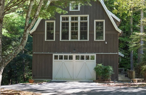 Whittier Cottage | Dog Friendly Mountain Cottage with WiFi and AC