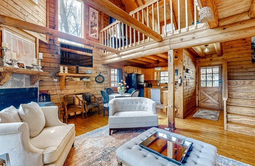Tate Cabin | Dog-friendly mountain view cabin with furnished patio, deck, central AC