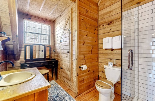 Tate Cabin | Dog-friendly mountain view cabin with furnished patio, deck, central AC