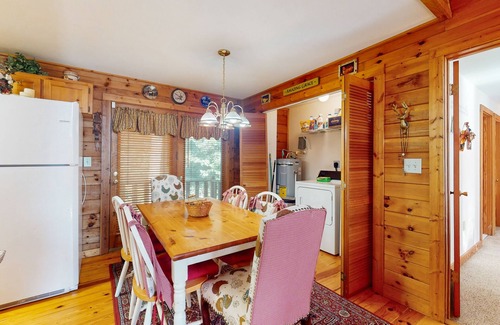 Culberson Cabin | Dog-friendly mountain view home with multi-levels and large deck