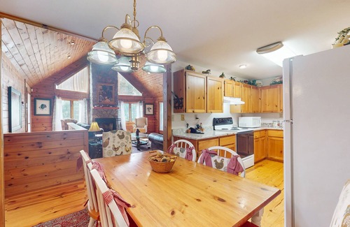 Culberson Cabin | Dog-friendly mountain view home with multi-levels and large deck