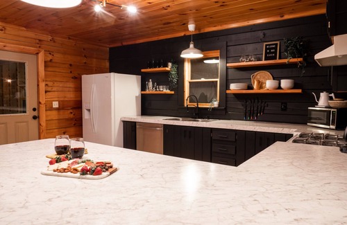 Bryson City Cabin | Dog-friendly mtn cabin w/views, hot tub, game rm