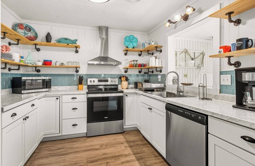Nags Head House | Dog-Friendly OBX Escape w/Pool & Hot Tub
