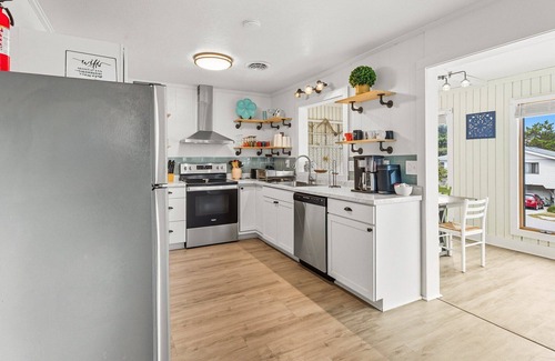 Nags Head House | Dog-Friendly OBX Escape w/Pool & Hot Tub