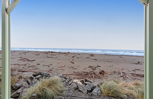 Gold Beach House | Dog-Friendly Oceanfront Home with Private Hot Tub and Unbeatable Views
