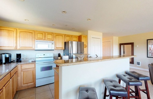 Westport Condo | Dog-friendly oceanfront condo with beach access and private washer/dryer