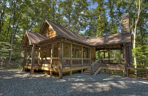 Blue Ridge Cabin | Dog Friendly, PAVED 2 lane access, Aska Adventure Area, Minutes to Downtown