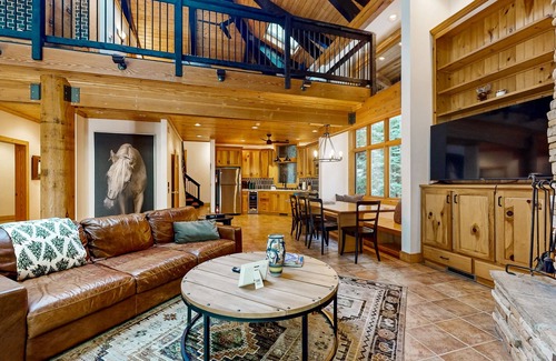 Helen Cabin | Dog friendly, peaceful cabin, firepit, deck, away from it all