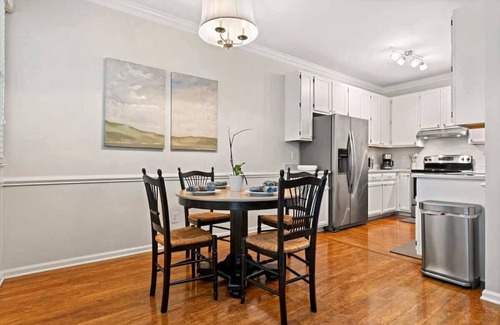 Cary House | Dog Friendly|Pool|King Bed|EV Charger|Townhome