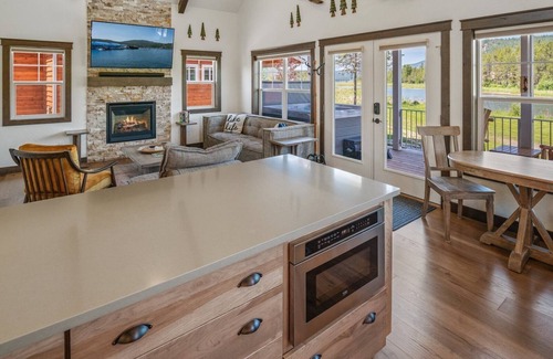 Dover Bay House | Dog Friendly | Private Hot Tub | Waterfront