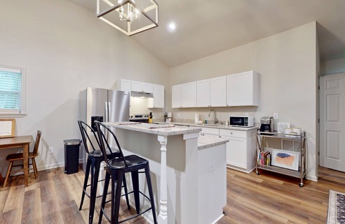 Clayton Cottage | Dog friendly private mountain cottage with large outdoor deck