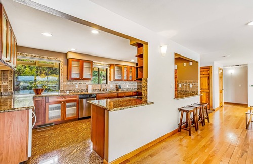 Retsil House | Dog-friendly retreat - huge deck w/panoramic sound views & jetted tub