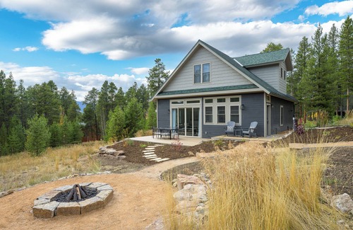Sunset Ridge House | Dog-Friendly Retreat: Two Homes for Your Getaway