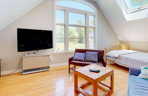 Edgecomb Apartment | Dog-friendly riverfront studio with pool table, grill, deck, kayaks, river views