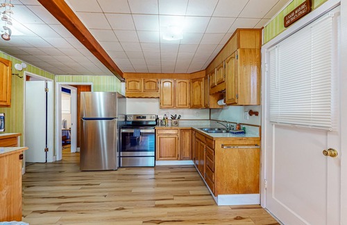Heceta Beach House | Dog-friendly rustic house near ocean and golf with washer/dryer & gas grill