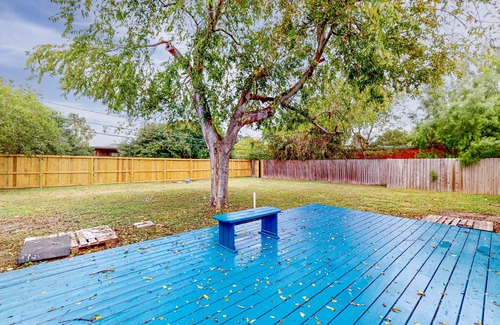 Bay Area House | Dog-friendly single-level home with large yard, washer/dryer, & central AC