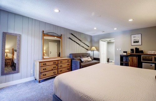 Copper Mountain Hotel | Dog Friendly Ski in/out Location at Copper! CM321H