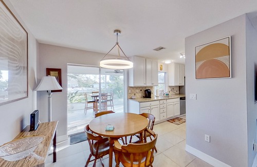 Port Charlotte House | Dog-Friendly, Snowbird-Ready Florida Escape – Near Beaches & Golf