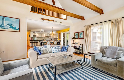 Cat Hill House | Dog-friendly South Bethany gem near the beach with central AC & fast WiFi