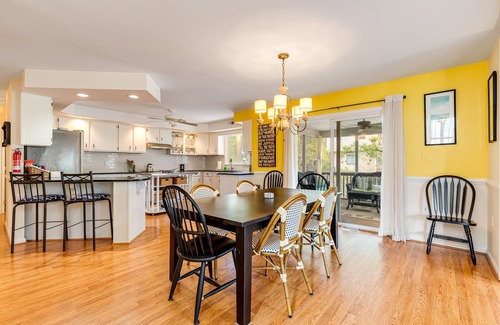 Cat Hill House | Dog-friendly South Bethany gem near the beach with central AC & fast WiFi