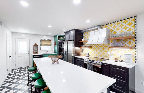 Del Mar Condo | Dog-friendly stay with water views & French country-style - new renovations