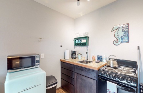 Grayland Apartment | Dog-friendly studio with lovely dune views & hot tub - walk to the beach