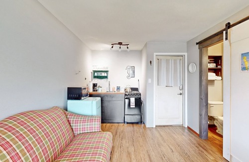 Grayland Apartment | Dog-friendly studio with lovely dune views & hot tub - walk to the beach