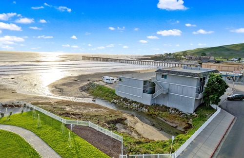 Cayucos House | Dog-friendly suite with incredible ocean views, private balcony, & a firepit
