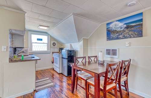 Rockaway Beach Cabin | Dog-Friendly Triplex (3 private apartments) - Easy Walk to the Beach & Town
