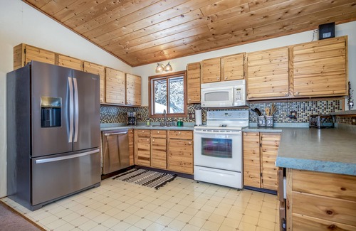Manitowish Waters House | Dog-friendly, lakefront home with dock, kayaks, canoe, bike & fireplace