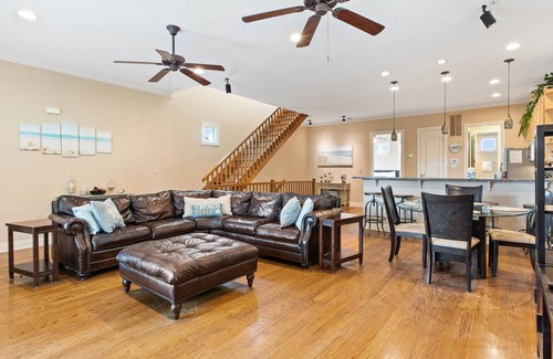 Crescent Beach House | Dog-Friendly Townhouse w/ Free WiFi & Central A/C - Short Walk to the Beach!