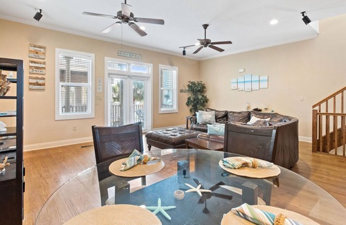 Crescent Beach House | Dog-Friendly Townhouse w/ Free WiFi & Central A/C - Short Walk to the Beach!